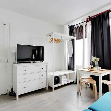 A Parisian Experience For 2 - Place De Clichy Appartamento *