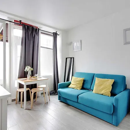 A Parisian Experience For 2 - Place De Clichy Appartamento Parigi
