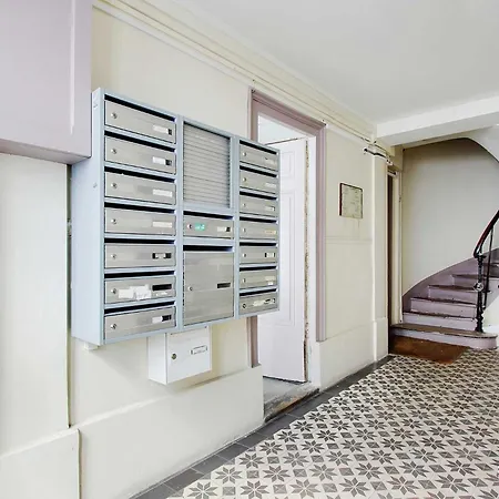 A Parisian Experience For 2 - Place De Clichy * Parigi
